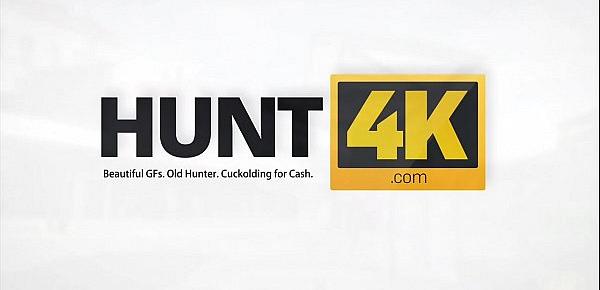 HUNT4K. Bella e sexy in ginocchio per succhiarmelo